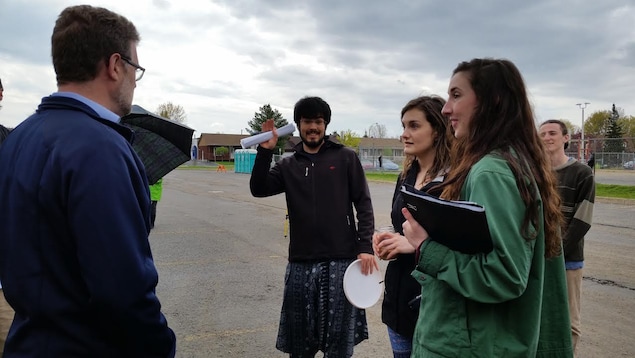 Les organisatrices Sarah Lambert et Mélynda Cantin avec le maire de Gatineau Maxime Pedneaud-Jobin. Les organisatrices Sarah Lambert et Mélynda Cantin avec le maire de Gatineau Maxime Pedneaud-Jobin.