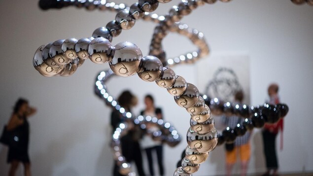 Jean-Michel Othoniel expose pour la première fois au Canada, au Musée des Beaux-Arts de Montréal. Jean-Michel Othoniel expose pour la première fois au Canada, au Musée des Beaux-Arts de Montréal.