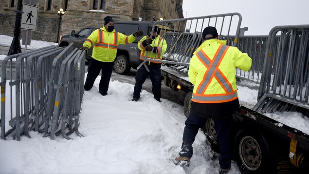 La sécurité au Parlement et la police se préparent à l’arrivée des manifestants