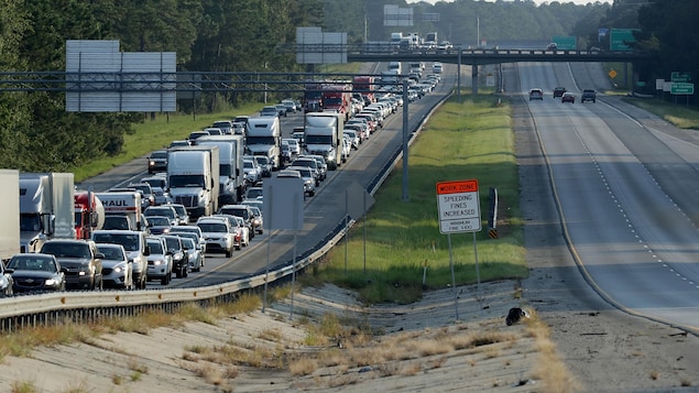 Les voies de l'autoroute 95 près de la frontière entre les États de la Géorgie de la Caroline du Sud sont bondés. Des milliers de personnes évacuent leur domicile à l'approche de l'ouragan Irma.
