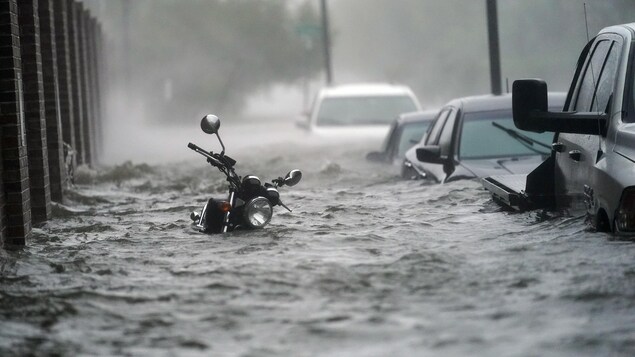 Les rues ont été inondées à Pensacola, en Floride.