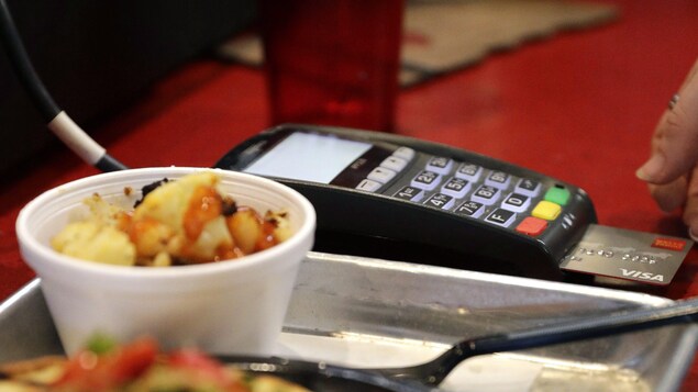 Des assouplissements aux mesures sanitaires attendus en Estrie lundi