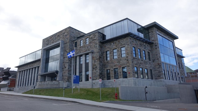 Courte comparution du père de l’enfant enlevé à Sainte-Paule