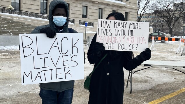 Manifestation à Winnipeg après la mort d’un Soudanais tué par la police de Calgary