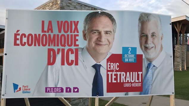 Des pancartes électorales sont installées dans la circonscription de Louis-Hébert.