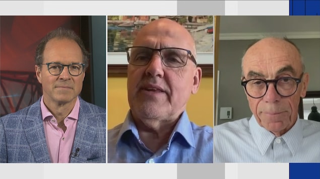 Une capture d'écran divisée en trois sections verticales montre un panel de trois hommes d'âge mûr portant des lunettes. Ils apparaissent en gros plan, habillés en chemise ou veston, participant à ce qui semble être une émission télévisée ou une visioconférence.