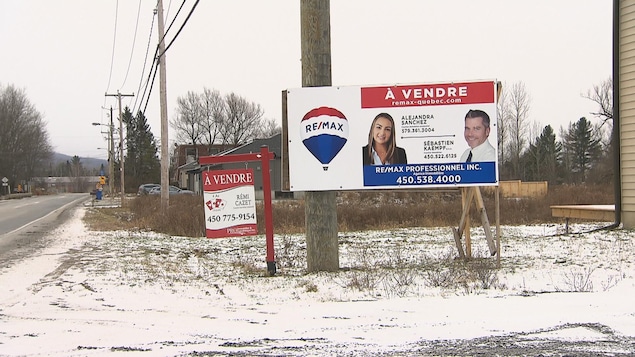 Affiche d'une maison à vendre à Sutton