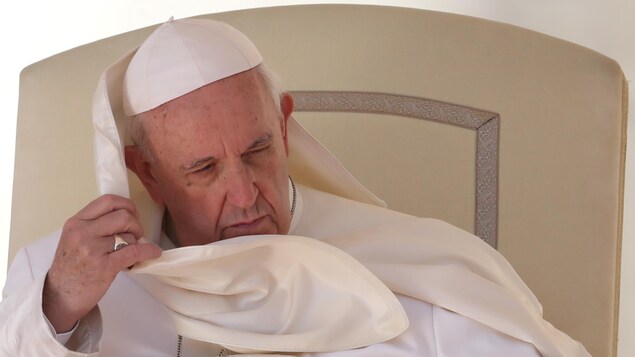 La popularité du pape François dégringole dans les Amériques à cause de son traitement des scandales de prêtres pédophiles.