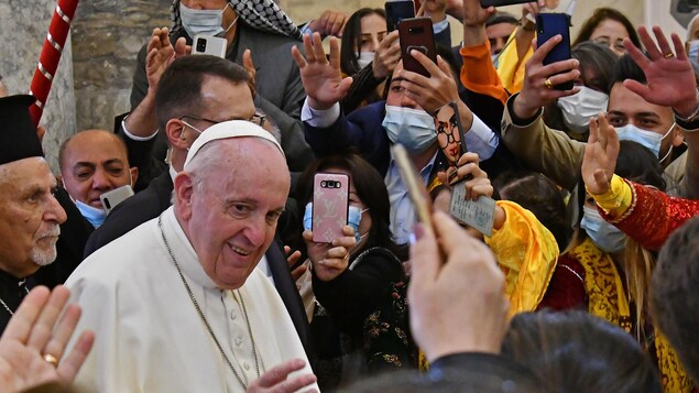 Pensionnats pour Autochtones : le pape accepte de venir au Canada