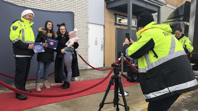 Un tapis rouge à Alma des ambulanciers pour dénoncer la lenteur des négociations