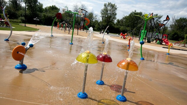 Un parc de jeux d'eau. 