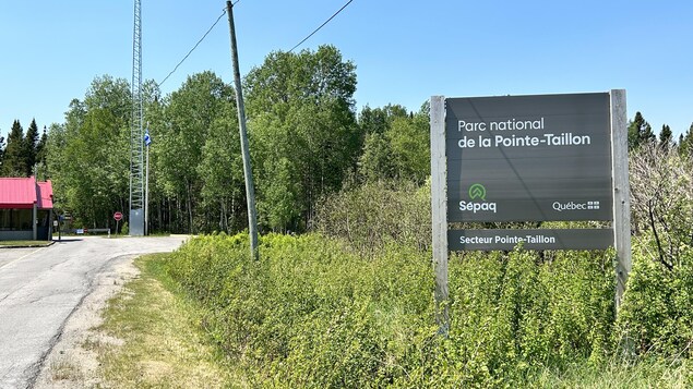 Une pancarte du parc national de la Pointe-Taillon.