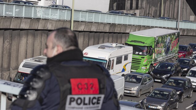 Les convois anti-mesures sanitaires arrivent à Paris sous haute surveillance