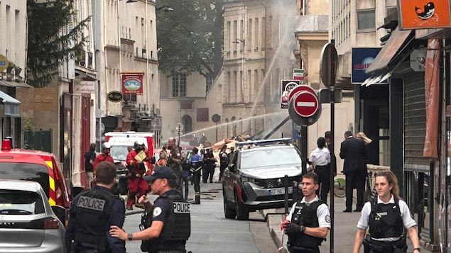 Effondrement de deux immeubles à Paris, au moins sept blessés graves