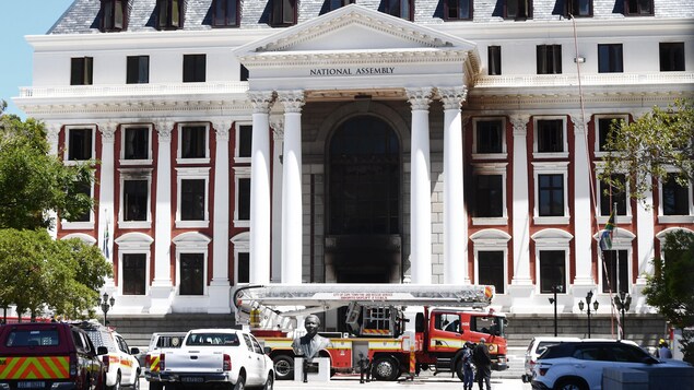 L’incendie au parlement sud-africain finalement maîtrisé