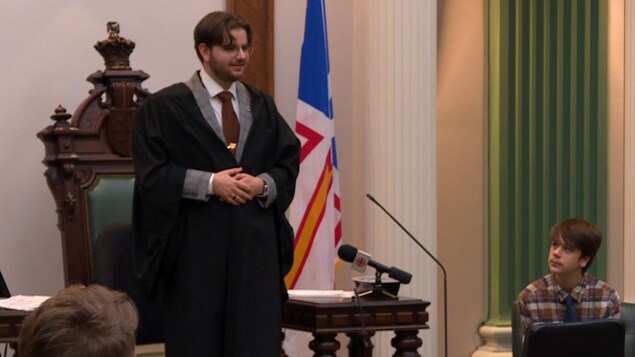 Des jeunes obtiennent une expérience politique au Parlement jeunesse de l’Acadie