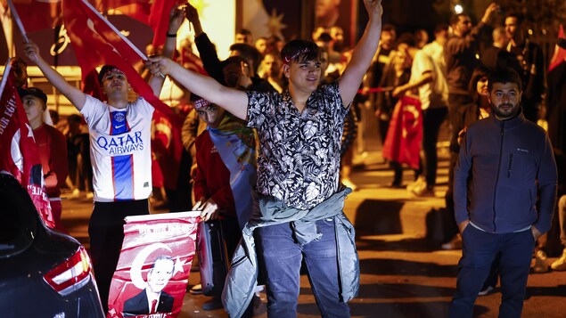 Turquie : Erdogan obtient 49,51% des voix, second tour le 28 mai