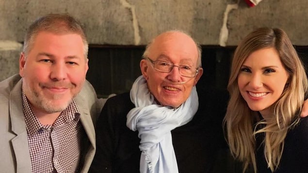 Le chef intérimaire du Parti québécois Pascal Bérubé et sa conjointe Annie-Soleil Proteau, en compagnie de l'ex-premier ministre Bernard Landry, en octobre 2018. Le chef intérimaire du Parti québécois Pascal Bérubé et sa conjointe Annie-Soleil Proteau, en compagnie de l'ex-premier ministre Bernard Landry, en octobre 2018.