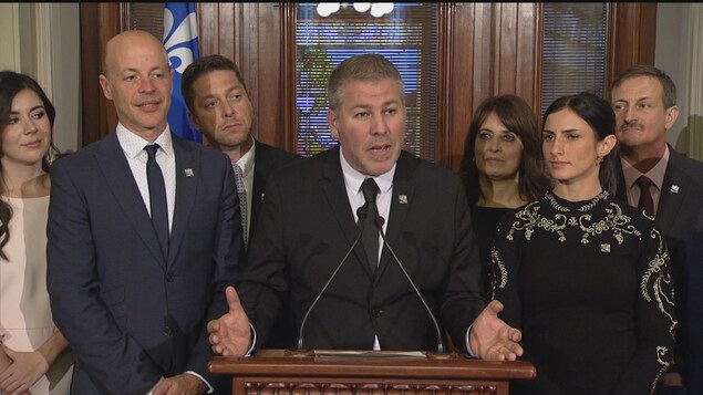 Pascal Bérubé et les élus du PQ. Pascal Bérubé et les élus du PQ.