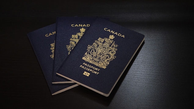 Passeports : une ancienne employée de Service Canada explique la crise