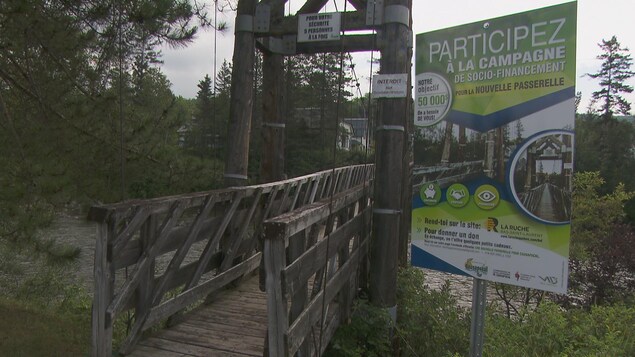 La passerelle de bois, au centre-ville de Causapscal.
