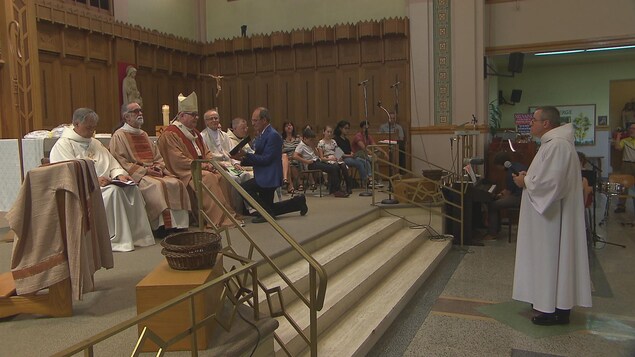 L’archevêque de Sherbrooke, Mgr Luc Cyr, a présidé la cérémonie L’archevêque de Sherbrooke, Mgr Luc Cyr, a présidé la cérémonie
