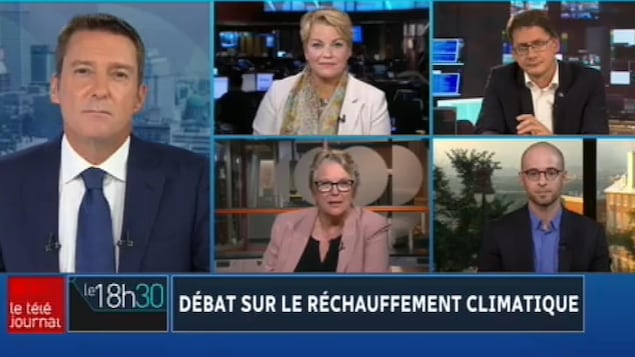 Patrice Roy discute avec quatre candidats qui apparaissent aussi à l'écran.
