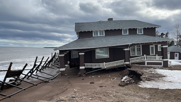 Déjà à l’agonie, le château Dubuc est encore plus abîmé par la dernière tempête