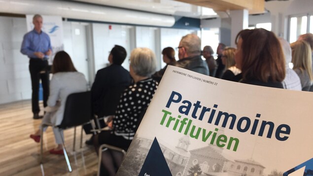 Le président d'Appartenance Mauricie Société d'histoire régionale, Mario Lachance, présente le projet en conférence de presse.