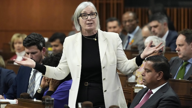 Hajdu promet de ne pas remettre en cause le droit de grève ni le droit de négociation