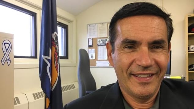 Paul Chablo, un policier qui a travaillé pour le SPVM pendant 30 ans, dirige maintenant le programme de formation en technique policière au Collège John Abbott, à Sainte-Anne-de-Bellevue. Paul Chablo, un policier qui a travaillé pour le SPVM pendant 30 ans, dirige maintenant le programme de formation en technique policière au Collège John Abbott, à Sainte-Anne-de-Bellevue.
