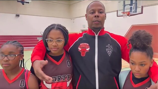 L’équipe de basketball de North Preston rend hommage à Mar Mar avec ses uniformes