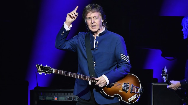 Les célébrités saluent la reine Élisabeth II, qui a fasciné le monde du rock et Hollywood