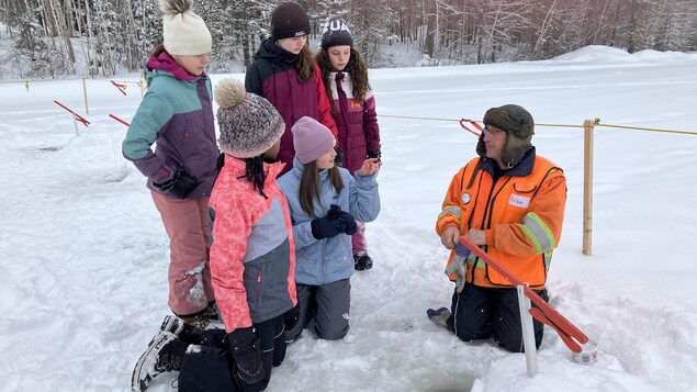 Initier les enfants à la pêche sur glace pour développer la relève