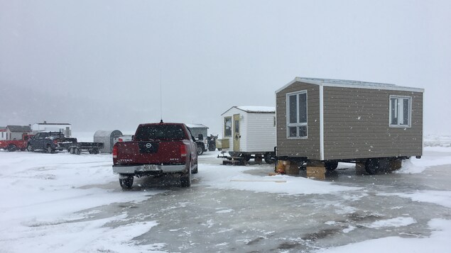 Des cabanes sur le site de pêche blanche de Saint-Fulgence. Des cabanes sur le site de pêche blanche de Saint-Fulgence.