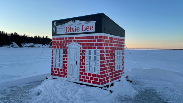 Une cabane de pêche aux couleurs de Dixie Lee.