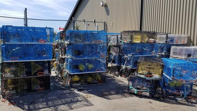 Les casiers récupérés sont entreposés dans des installations de Pêches et Océans Canada.