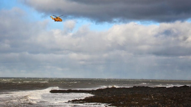 Des équipes de recherche et sauvetage tentent de retrouver les pêcheurs disparus dans des eaux troubles au large de Digby, en Nouvelle-Écosse.