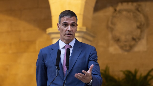 Sous le feu des critiques, le premier ministre espagnol défend sa politique migratoire