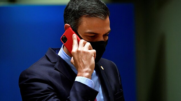 Jefe del Servicio Secreto español paga escándalo de espionaje