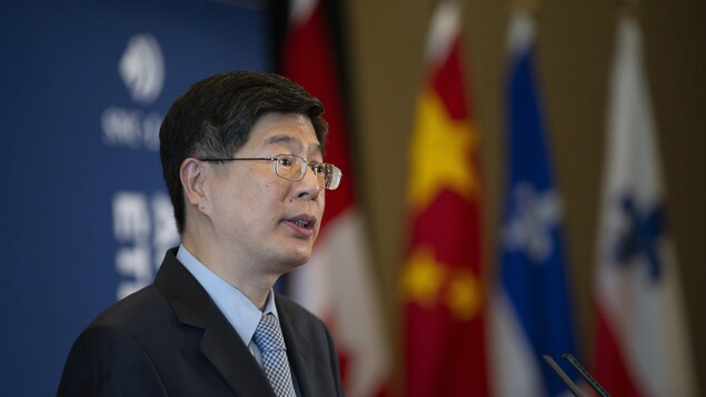 Peiwu Cong fait un discours.