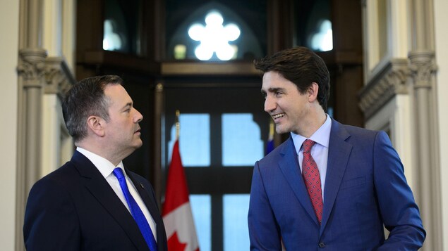 Le premier ministre de l'Alberta, Jason Kenney, et le premier ministre du Canada, Justin Trudeau, le jeudi 2 mai 2019.