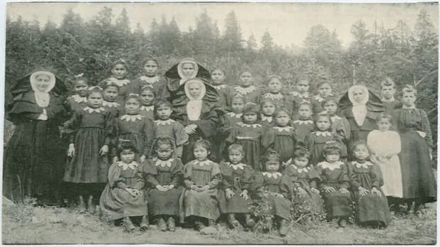 原住民寄宿学校 St Joseph's Mission 由天主教传教士于 1886 年创立, 它于 1981 年关闭,26 年前被拆除。