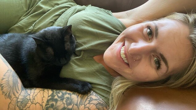 Joelle Hydaman et sa chatte Chanel