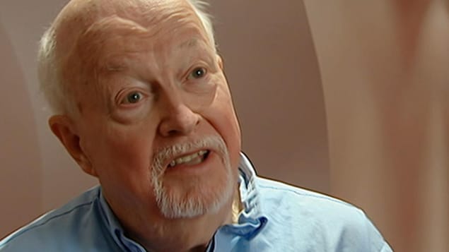 Le père Emmett Johns «Pops»
