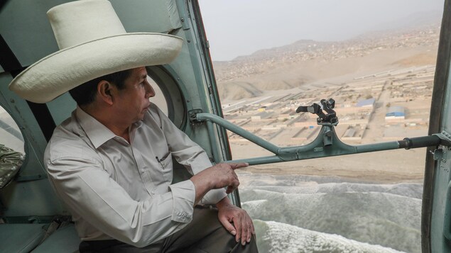 Le président du Pérou Pedro Castillo en hélicoptère.