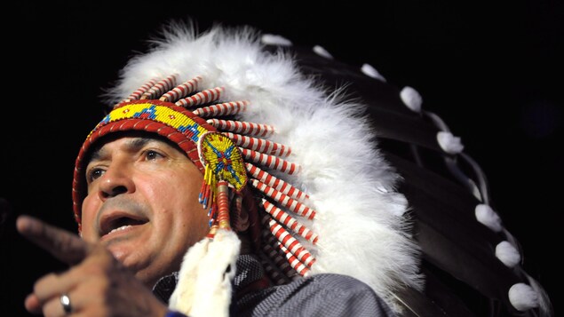 Le chef national de l'Assemblée des Premières Nations (APN), Perry Bellegarde, prend la parole lors de l'ouverture de la réunion annuelle des chefs de l’Assemblée des Premières Nations à Regina, en Saskatchewan, le mardi 25 juillet 2017.
