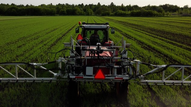 Épandage de pesticides.