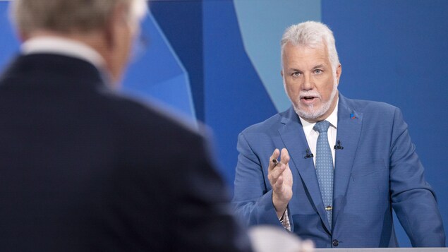 Philippe Couillard s'adresse à Jean-François Lisée. Philippe Couillard s'adresse à Jean-François Lisée.