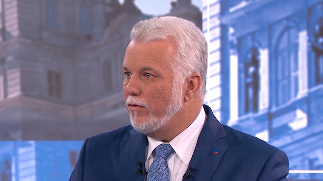 Philippe Couillard sur le plateau de TVA. Philippe Couillard sur le plateau de TVA.